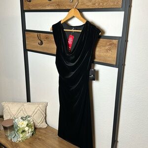NWT women’s Ronni Nicole black velvet stretch dress - size 6